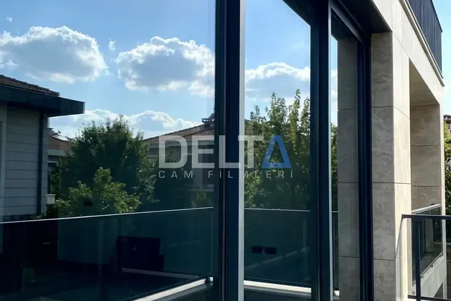 Villa Aynalı Cam Filmi Uygulamasısı - İstanbul güvenlik odaklı alan cam filmi örneği