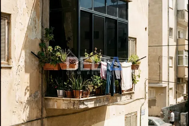 Balkon Camı Siyah Tonlu Cam Filmi Uygulamasısı - İstanbul konut alanı cam filmi örneği