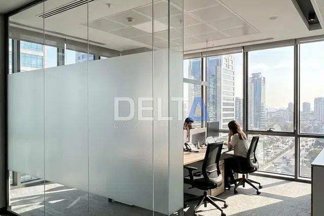 Ofis Cam Bölme Kumlama Folyo Uygulaması - İstanbul ofis ve ticari alan cam filmi örneği