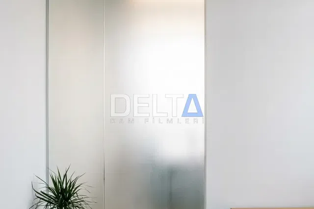 Ofis Kumlama Folyo Uygulaması - İstanbul ofis ve ticari alan cam filmi örneği