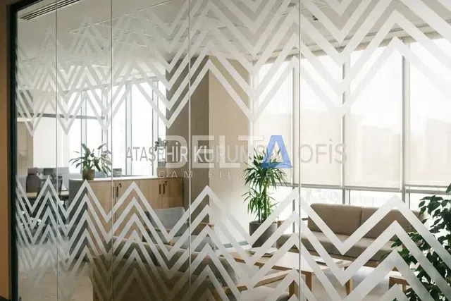 Ofis Zigzag Desenli Kumlama Folyo Uygulaması - İstanbul ofis ve ticari alan cam filmi örneği